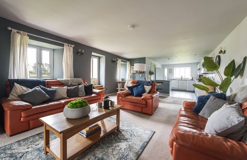 Winnard's Perch Cottage | The Manor at Bogee Farm - sleeps 6 guests in 3 bedrooms