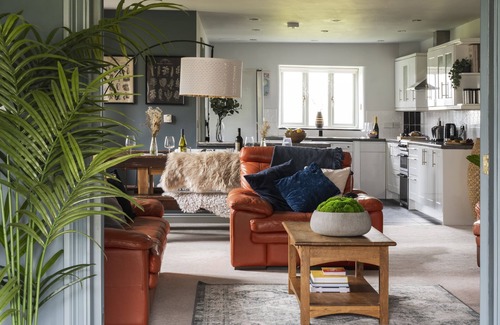 Winnard's Perch Cottage | The Manor at Bogee Farm - sleeps 6 guests in 3 bedrooms