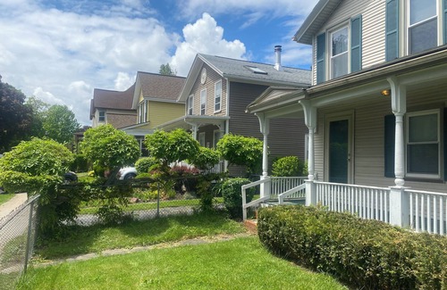 Corn Hill House | The Manor at Corn Hill: A spacious 6BR house in historic downtown Rochester