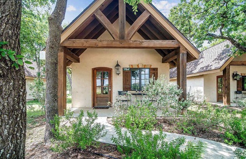 Fredericksburg Cabin | The Manor Haus at Messina Hof Hill Country Winery-Hof Haus