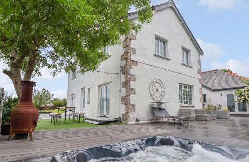 Llandudno Junction House | The Manor House Skerry Vore