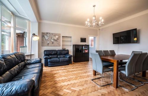 Boscombe House | The Manor - Large Luxury home in Bournemouth - Sleeps 12+