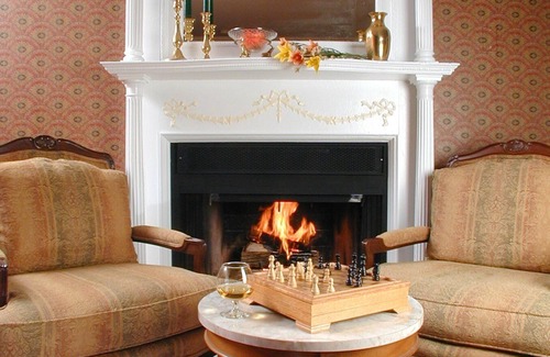 Holderness Hotel | The Manor On Golden Pond