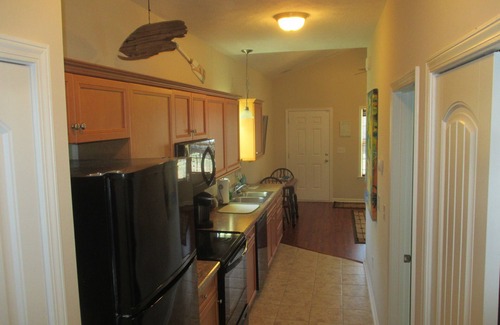 Myrtle Beach Cottage | The Marlin at Gulf Stream invites you to relax with an Ocean Breeze.