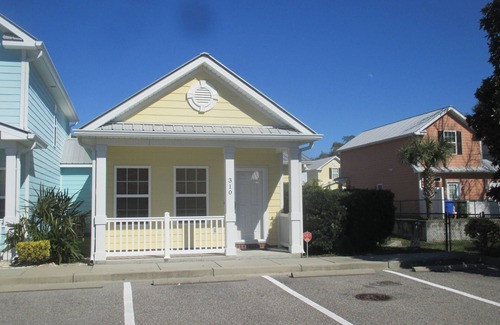 Myrtle Beach Cottage | The Marlin at Gulf Stream invites you to relax with an Ocean Breeze.