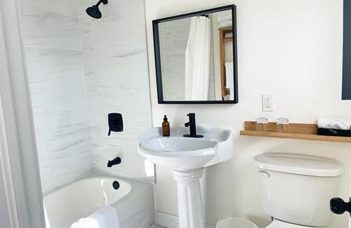 Port Dufferin Hotel | The Marmalade Motel