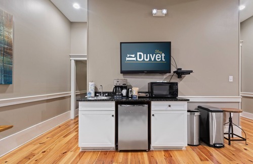 Charleston Historic District Apartment | The Marquee On King & and Historic Market!