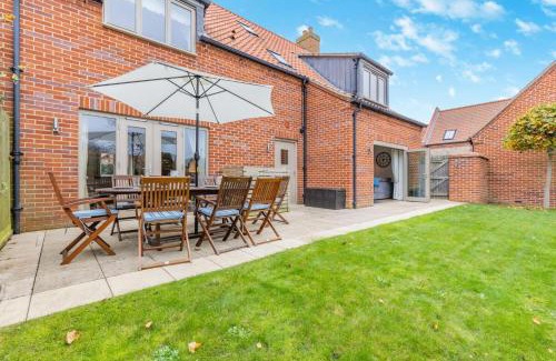 Holt House | The Marrams