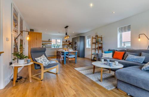 Holt House | The Marrams