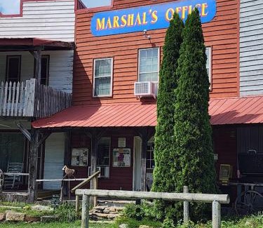 Jamestown Apartment | The Marshals suite