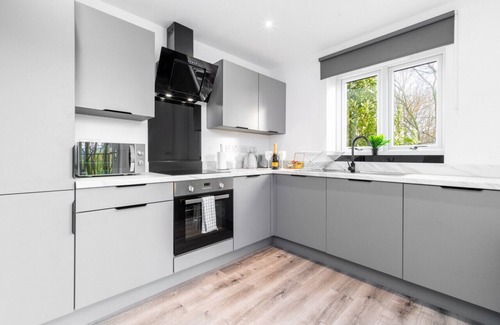 Smethwick Apartment | The Marsons Collection- 2 Bedroom Apartment - Parking