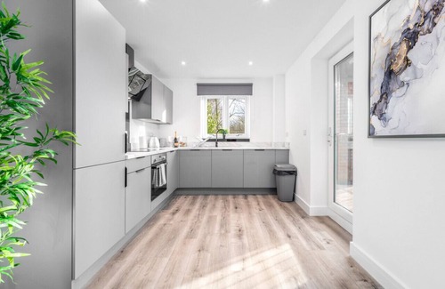 Smethwick Apartment | The Marsons Collection- 2 Bedroom Apartment - Parking