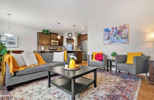 Symons Valley House | The Mask 5BD Movie Room 9 Guests