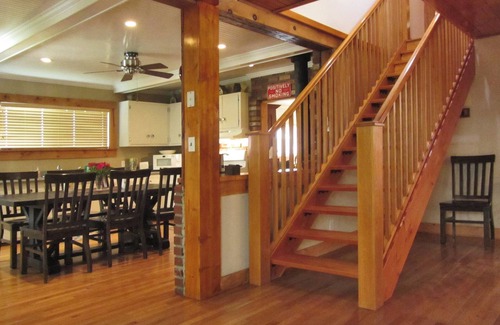 McCloud House | The McCloud Vacation Home on Mt. Shasta Sleeps 10+, Free Wifi