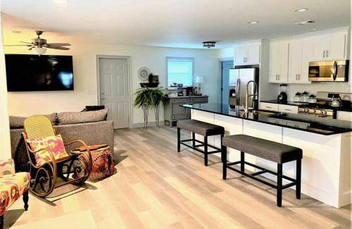 Springdale House | The McKinney dentrally located a few blocks from Emma St and Downtown four bedrooms