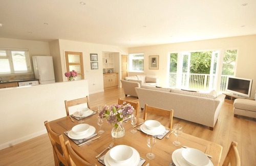 Feock Cottage | THE MEADOW, pet friendly, with a garden in Carnon Downs