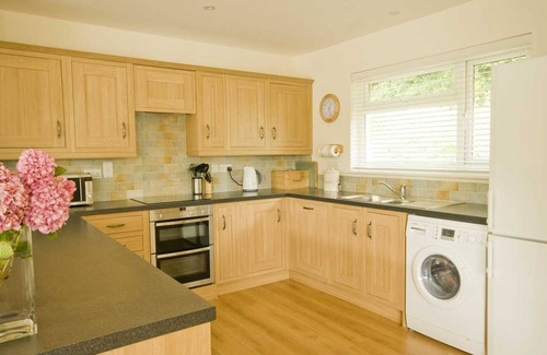 Feock Cottage | THE MEADOW, pet friendly, with a garden in Carnon Downs