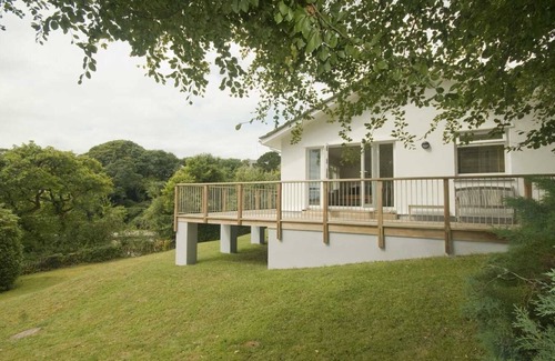 Feock Cottage | THE MEADOW, pet friendly, with a garden in Carnon Downs
