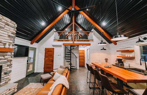 Rockbridge Cabin | The Meadow View – 3 Suites - Secluded Luxury