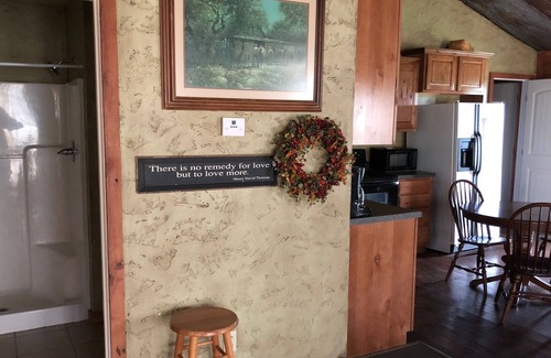 Eucha House | The Meadows Lodge is a Hotel style lodge with 8 rooms and 2 suites available.