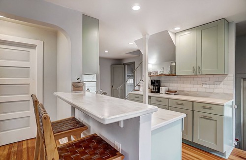 Bowling Green House | The Meeker House Charming 3/4 Bedroom Home w/Hot Tub