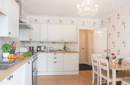 Llanfairpwllgwyngyll Cottage | THE MERMAID, family friendly, country holiday cottage in Brynsiencyn