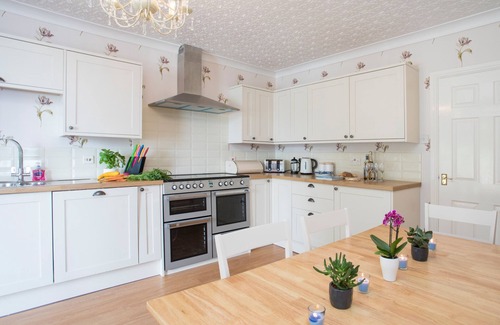Llanfairpwllgwyngyll Cottage | THE MERMAID, family friendly, country holiday cottage in Brynsiencyn
