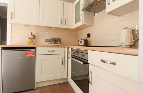 Lytham St. Anne's Cottage | THE MEWS COTTAGE, pet friendly, with a garden in Lytham St. Annes
