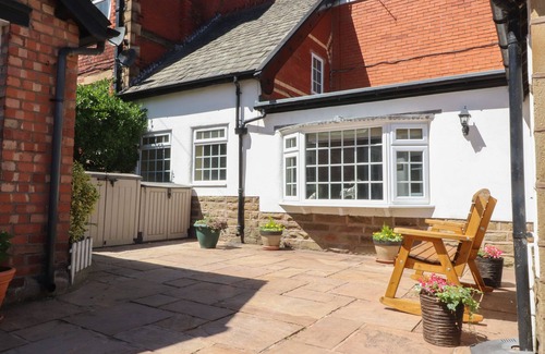 Lytham St. Anne's Cottage | THE MEWS COTTAGE, pet friendly, with a garden in Lytham St. Annes