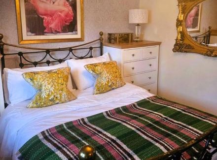 Llantrisant House | The Mews Llantrisant