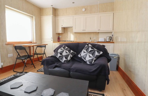 Bolton Le Sands Cottage | THE MEWS, pet friendly, country holiday cottage in Carnforth