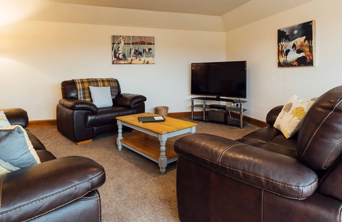 Castle Douglas House | THE MIDDLE BYRE, pet friendly, with hot tub in Gatehouse Of Fleet
