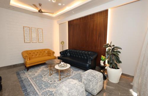 Gurugram Apartment | The Midnight Studio - Your Galleria Getaway