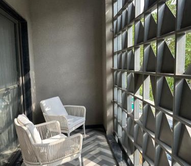 Gurugram Apartment | The Midnight Studio - Your Galleria Getaway