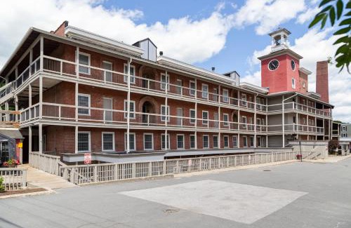 Ludlow Apartment | The Mill #210