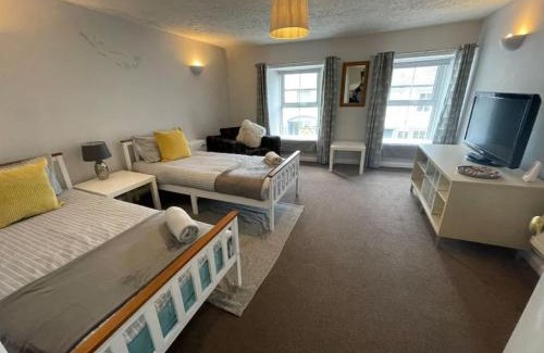 Camelford House | The Mill Leat and Grain Store Annex sleeps 8