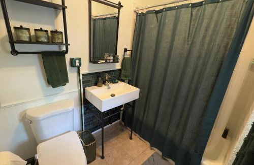 Albany Park Apartment | The Millennium Club at Solar Lodge, 2bdrm, 1 bath premium private apt