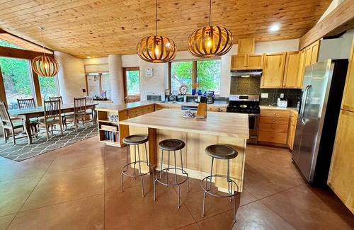 Moab South Valley House | The Moab Pearl Ecolodge I Peaceful Retreat I Private Hot Tub I 360° Views!