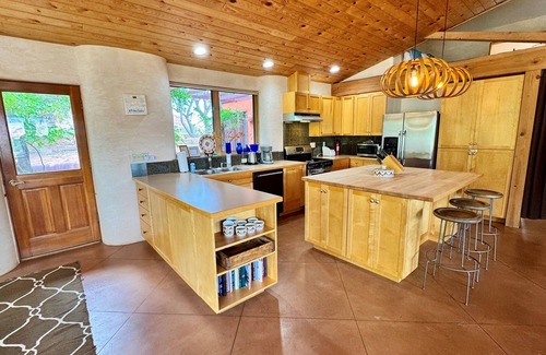 Moab South Valley House | The Moab Pearl Ecolodge I Peaceful Retreat I Private Hot Tub I 360° Views!