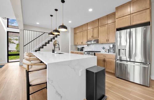 Port Sanilac House | The Modern Glass Haus - Main St - DT Port Sanilac, walkable, hot tub open!