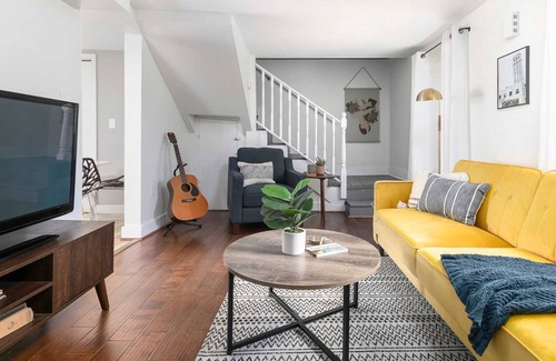 Crestline Heights Apartment | The Modern Magnolia S