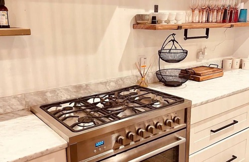 Peoplestown House | The Modern Victorian Charmer Hot Tub 5 bedroom 4 bath