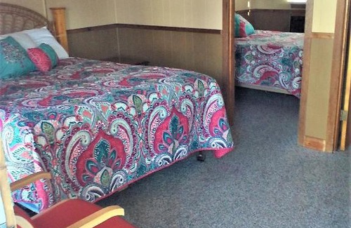 Cheboygan Hotel | The Monarch Motel