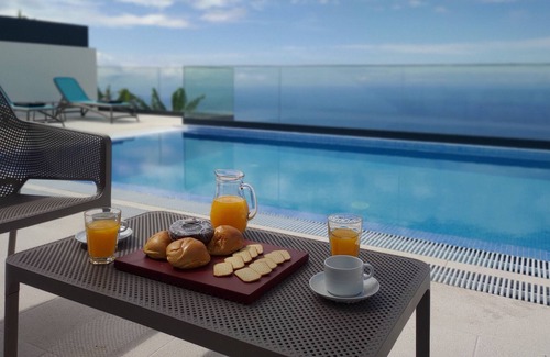 Monte Villa | The Monte White House by MHM