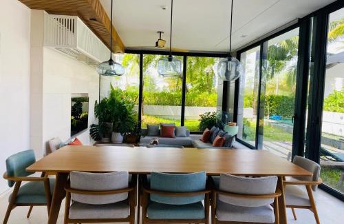 Long Beach Villa | The Moonlight Villa