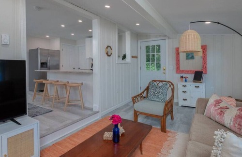 Westbrook Center Cottage | The Moonstone Cottage · Cozy + Walk to the Beach!