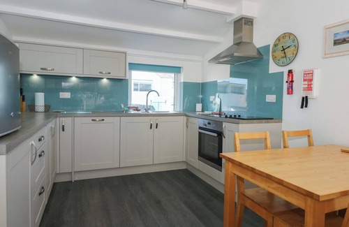 Borth-y-Gest Cottage | THE MOORINGS APARTMENT, pet friendly in Porthmadog