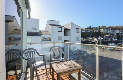 Borth-y-Gest Cottage | THE MOORINGS APARTMENT, pet friendly in Porthmadog
