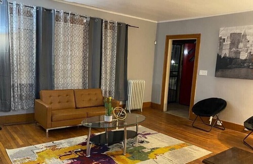 New Center Detroit Villa | The Motown Heritage Colonial Record Label Palace