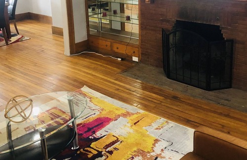 New Center Detroit Villa | The Motown Heritage Colonial Record Label Palace